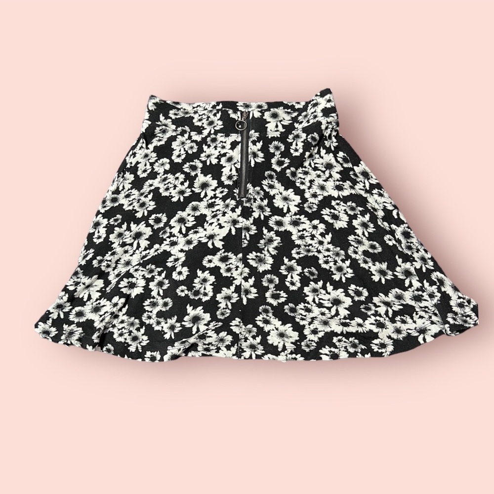 SO black/white FLORAL skirt w/ Zipper